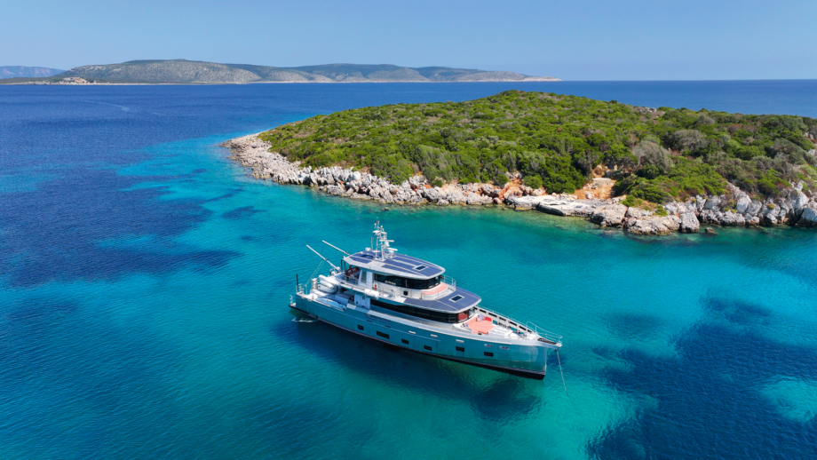 Arksen 85 in the water