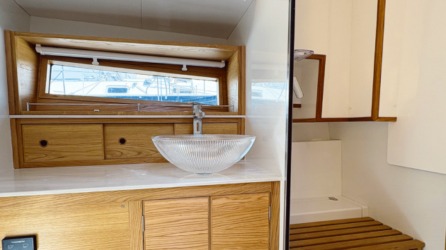 The nicely scaled and well finished day heads provides direct access to the engineering room