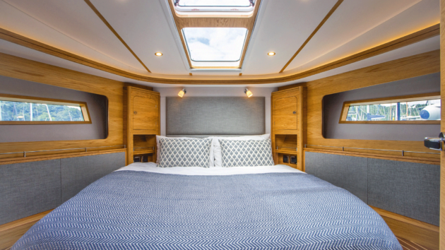There’s excellent forward breadth plus good height, even at the head end of the bed