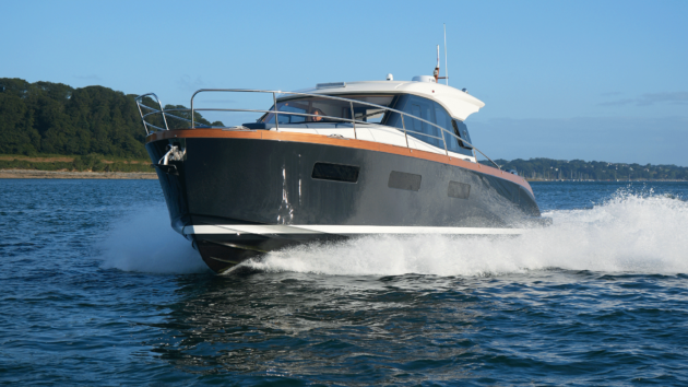 A skipper’s side door, port window and big side decks make everything very easy