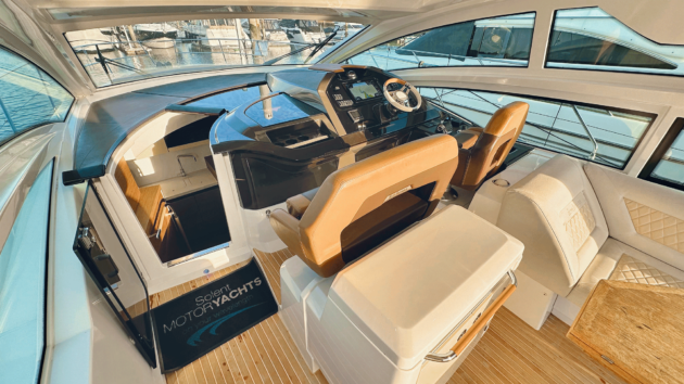 The gap between the helm seats enables you to come and go as you please