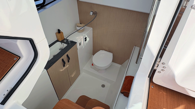 The port heads also operates as a wetroom 