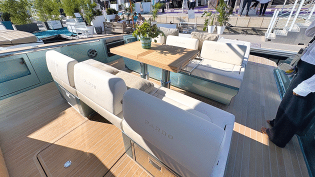 Multiple fridges and individual backrests make sense in the cockpit