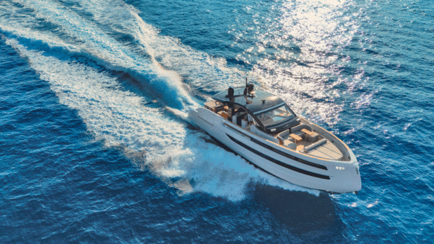 The Invictus TT550 in the water