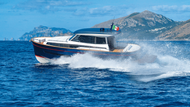 Those Sorrentine fishing boat lines are an Apreamare trademark