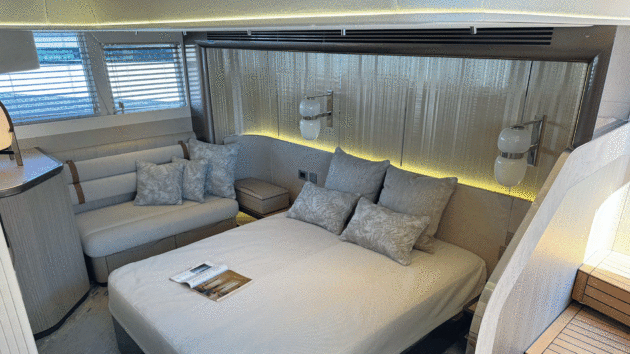 The stairs in the owner‘s cabin lead up to the folding terrace