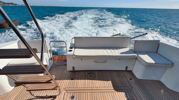 The two corner seats double as large gas lockers for extended periods away