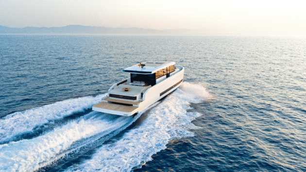 The very flat De Antonio running attitude is fine for most conditions