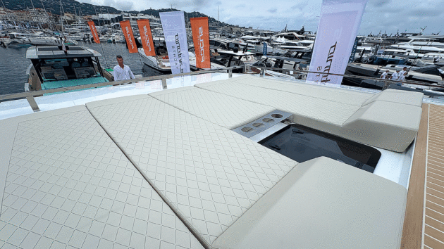 You can replace the big upper sunbeds with an optional extra sunroof instead