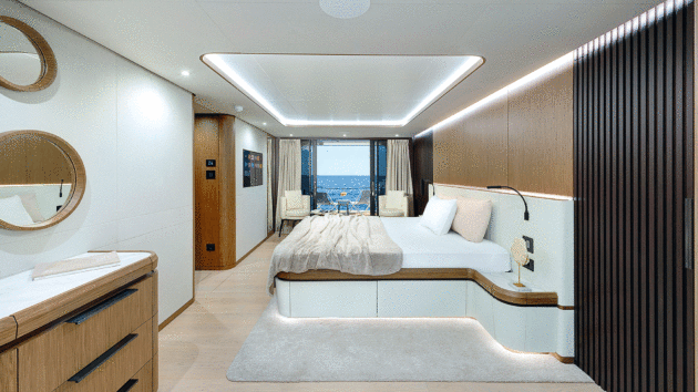 The biggest owner’s suite we’ve seen on a 70ft craft