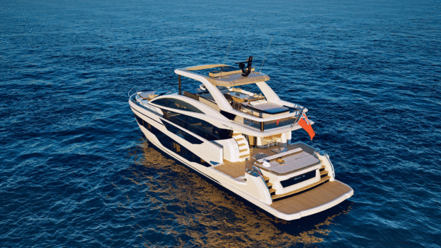 Pearl 73 in the water