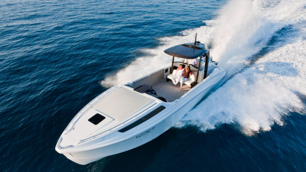 The reason for the name becomes apparent when you press a button and the sides extend to create valuable extra deck space