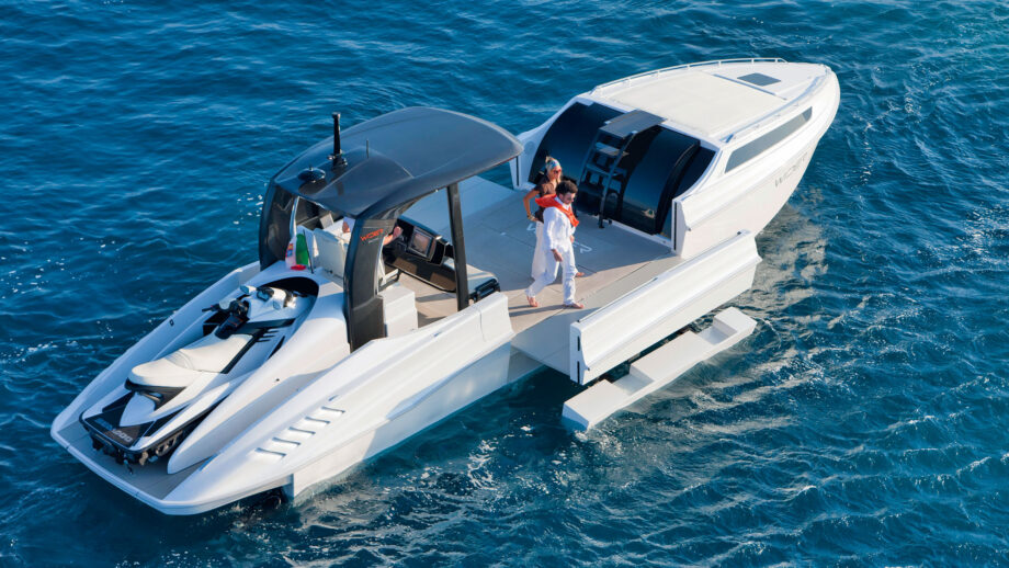 Wider 42 in the water