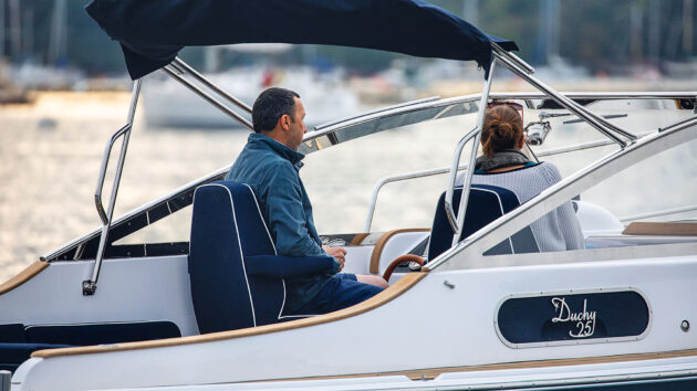 The ready-rigged spray hood 