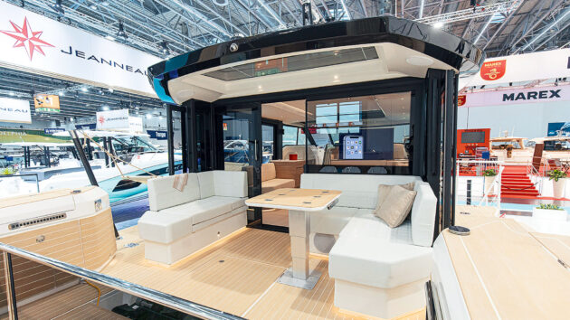 No side decks means a full-beam pilothouse and a huge aft cockpit