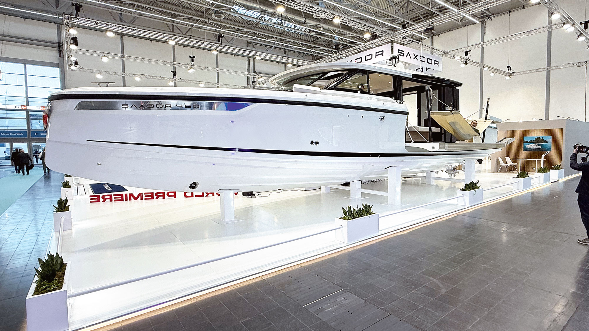 Новая Saxdor 460 GTC: Корабль для приключений с акцентом на отдых и гамаком на бортовой стороне