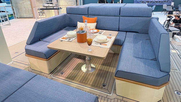 Reversible side benches open out over the terraces