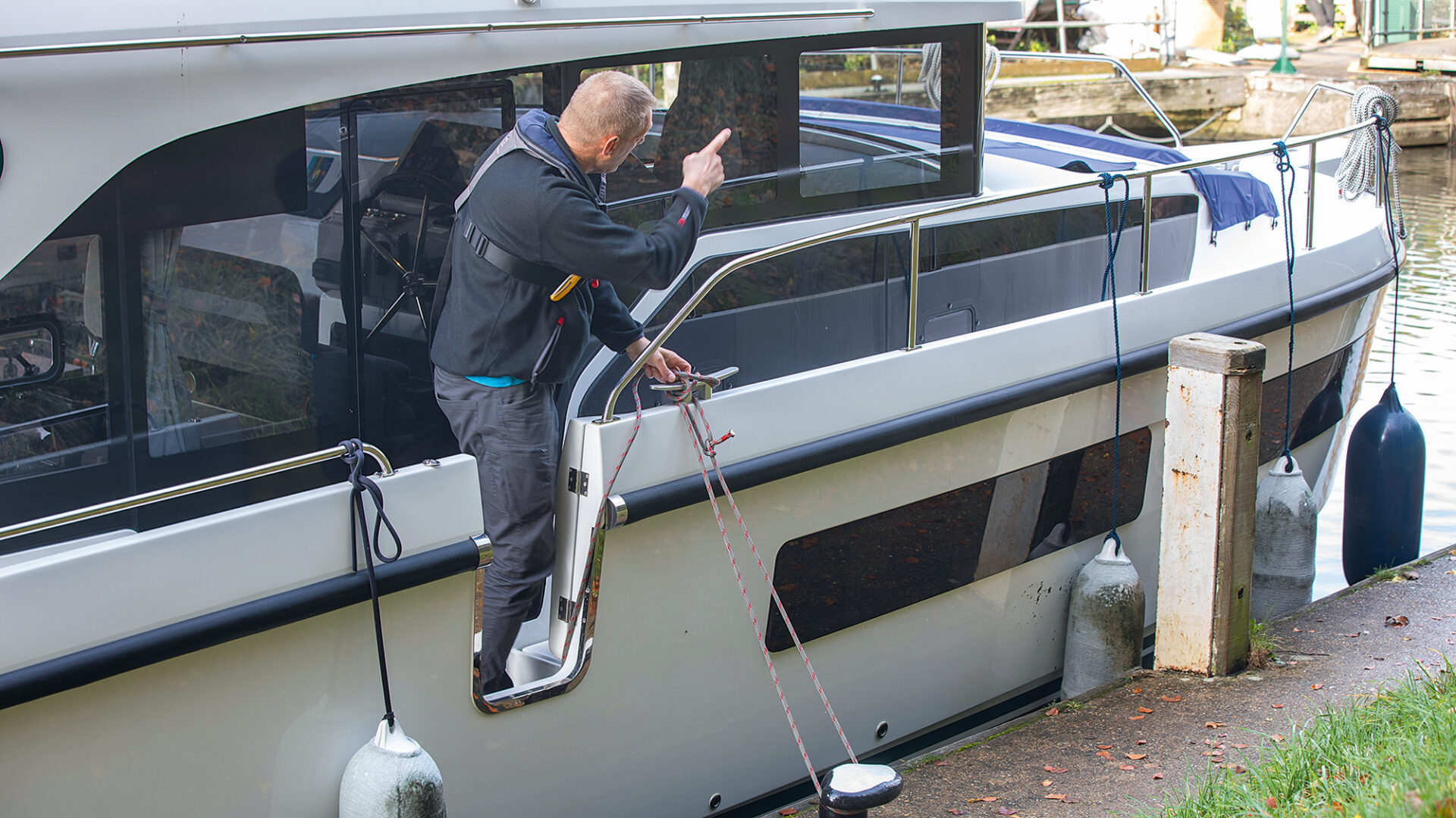 Locks Boating How to use and upstream lock: Expert boating guide - Motor Boat & Yachting