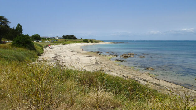 The walk along the coast to Haliguen encompasses several nice beaches and scenic paths
