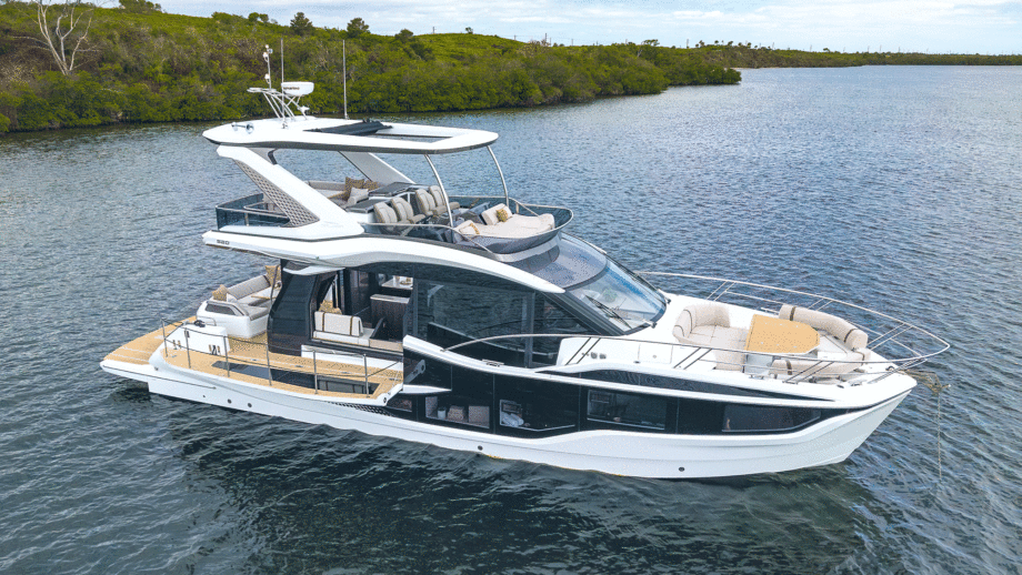The Galeon 520 Fly