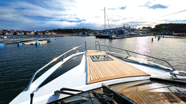  The foredeck is flat, low-profile and basic – very much in the tradition of a sporting Nordic day cruiser