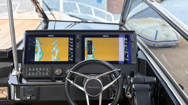 You get a joystick, a thruster, Seakeeper RIDE and an armrest for your right hand