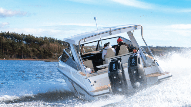 The top-rated twin 400s work an absolute treat with this hull