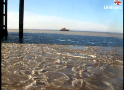 Humber RNLI lifeboat sits inthe ice