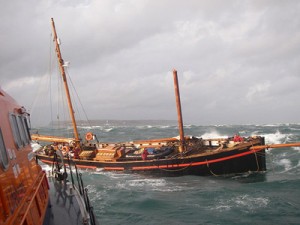 Leader dismasted off Portland