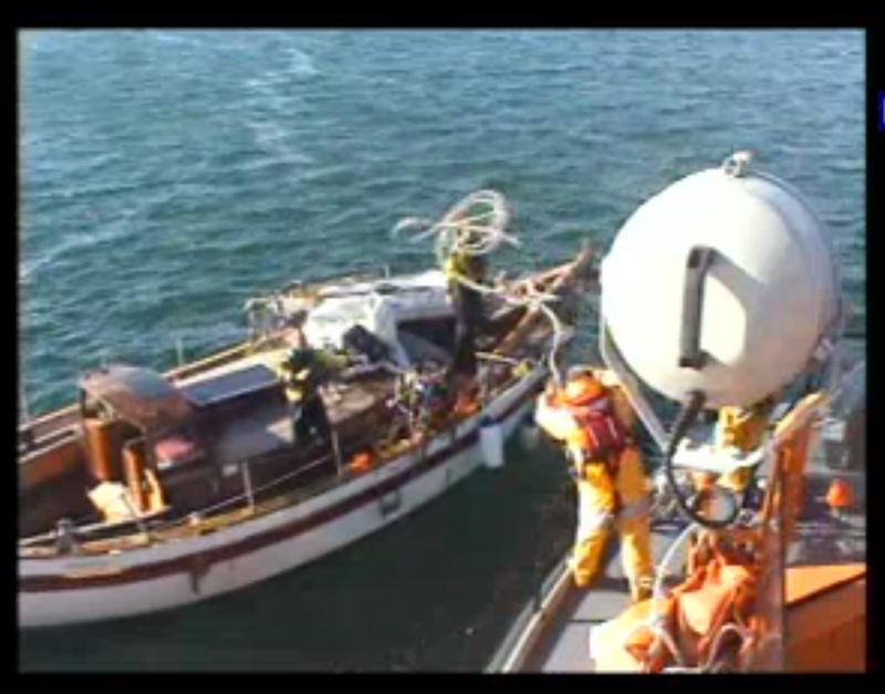 Castletownbere RNLI assists Navy in yacht rescue