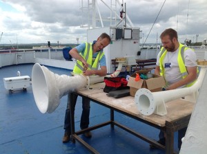Foghorn_assembling horns