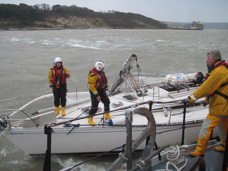 RNLI Crew render assistance to dismasted yacht_RNLI-Rob Scott