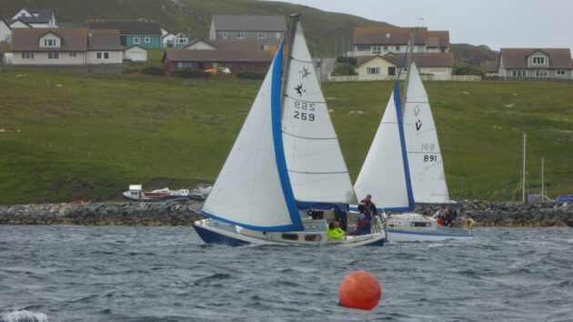 A cruising boat racing