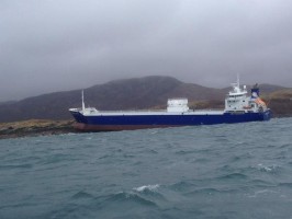 The grounded cargo ship. Picture credit: Twitter/@ruaridhm82