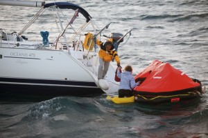 Abandoning ship to a liferaft - Avon/Bernard Biancotto