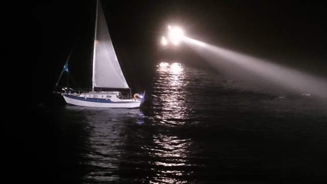 Grounded yacht rescue in fog. Credit: Torbay Coastguard