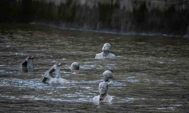 The Rising Tide by Jason deCaires Taylor