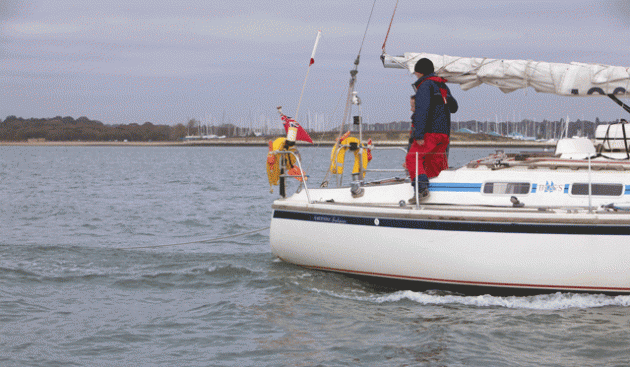 The line runs over the stern and the towline slips off into the water.