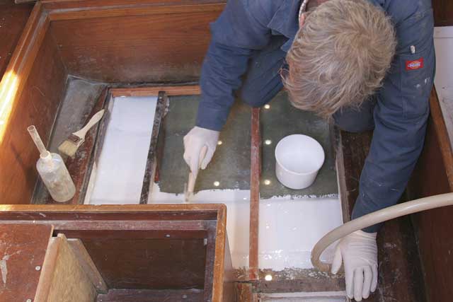 1Barry finishes the GRP with flow coat, which is gel coat with a wax solution to ensure it cures. He coats the GRP slowly, covering a wide strip at a time