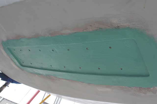 2: While Barry finishes the interior, Andy coats the underside of the hull with five layers of Gel Shield epoxy primer for extra waterproofing