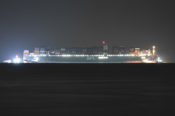 APL Vanda aground in the Solent on Bramble Bank. Credit Shane Thornton @iowimages