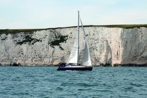 With the benefi t of local knowledge, and in settled conditions, you can often tuck in close to the shoreline to avoid foul currents and tidal races