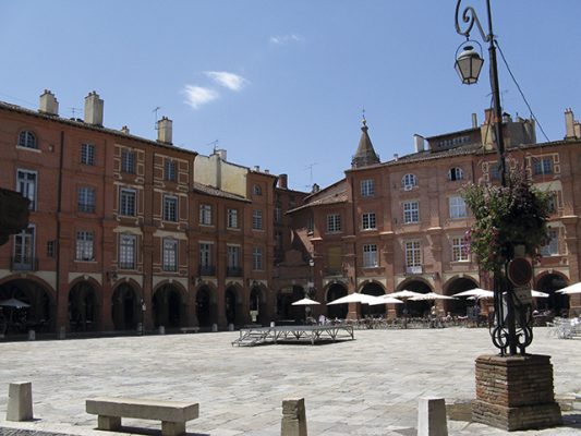Cat aboard_Central square, Montauban – but, with no shade, how hot was it for Polly back aboard Keppel?