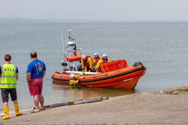 Skerries RNLI bringing debris ashore. Credit: RNLI/Gerry Canning