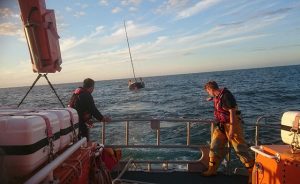 Humber Lifeboat crew passing the tow. Credit: RNLI/Glenn Peterson