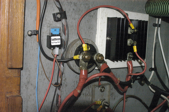 An inline fuse is wired between the positive supply and the thermostat/switch