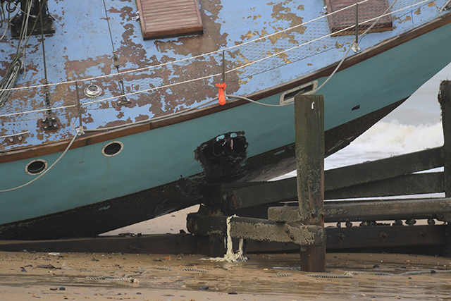 Yacht on Happisburgh beach. Credit: RNLI/Happisburgh