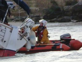 Bembridge RNLI assist the family on board the yacht Go Crazy. Credit: RNLI/Bembridge