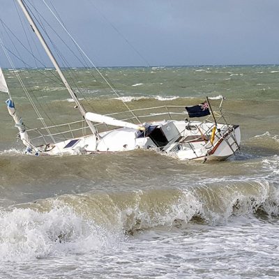 Yacht aground near Bognor Regis. Credit: UK Coastguard