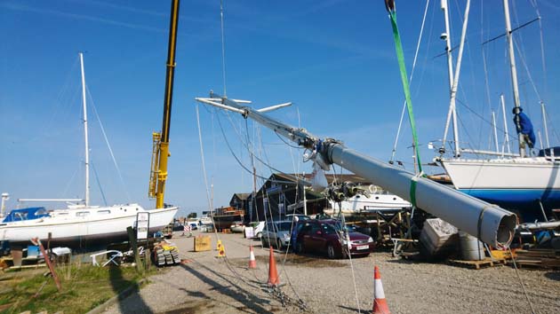 Lifting large masts